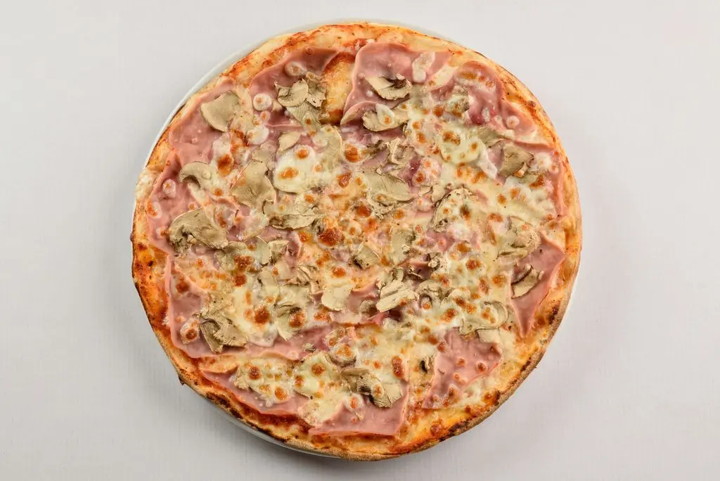 Pizza-Prosciutto-Funghi.webp